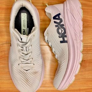 HOKA One One Rincon 3 | size 6 | running shoe | color: Orchid Hush